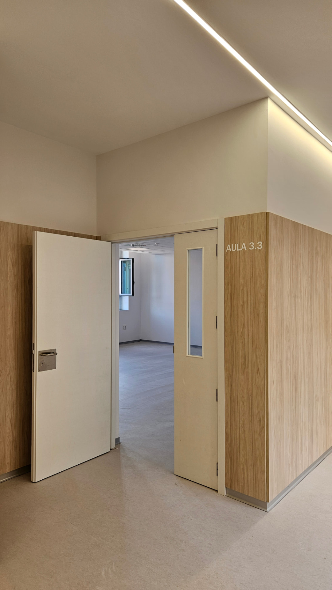 Accesos, carpintería técnica y señalética integrada